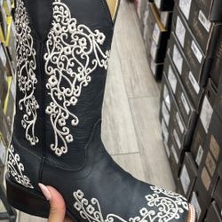 women’s western boots