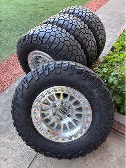 KMC wheels new on 285/70/17 tires wheels and tires