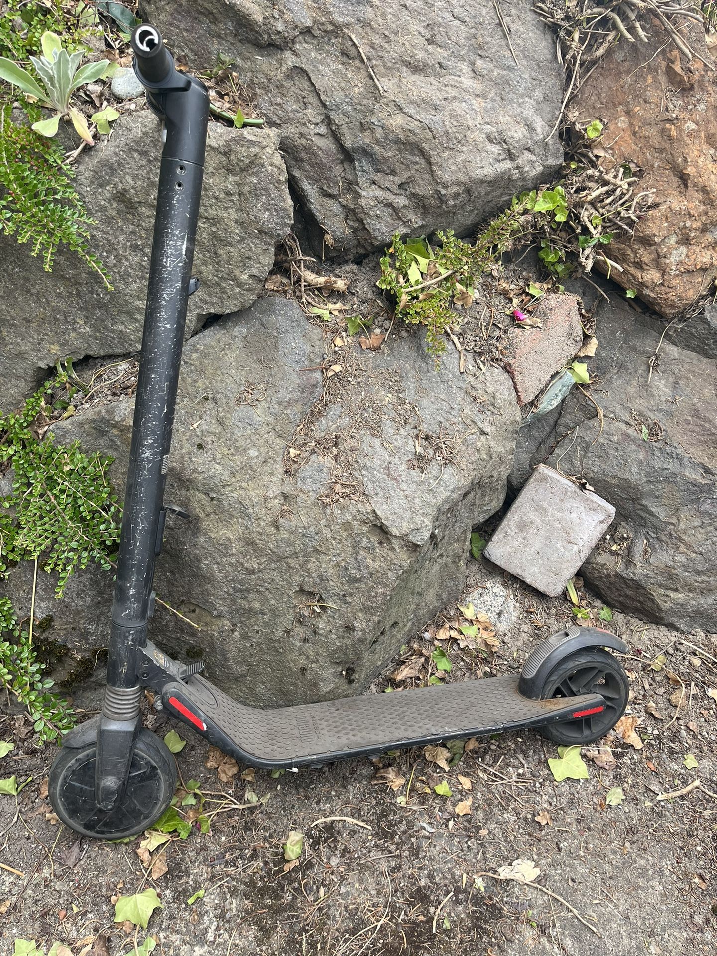 Broken Ninebot Segway for repair or parts (in Des Moines)