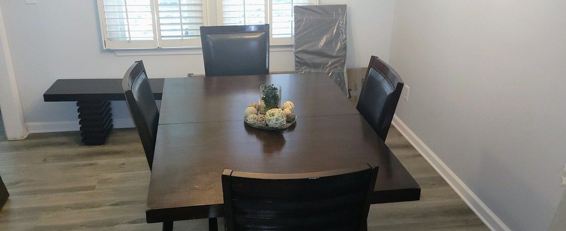 Beautiful Unique 8 Ppl Dining Room Set With Bench
