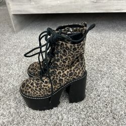 Shoes Boot Heels Leopard Size 7