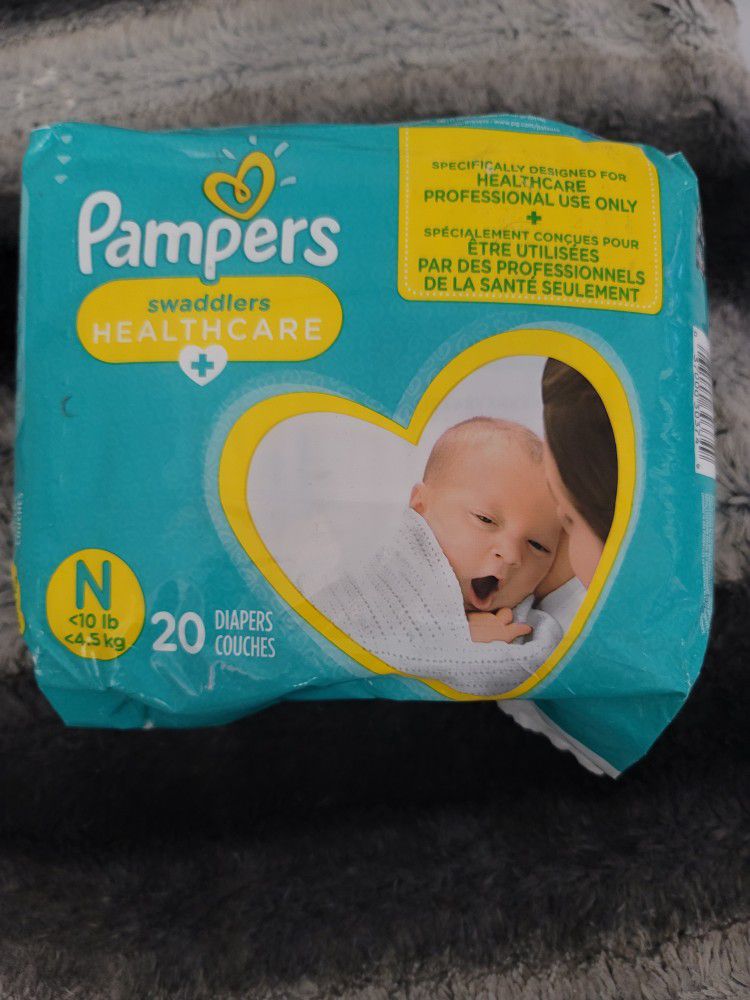 PAMPERS newborn  20 Diapers Coches < 4.5 Lbs/ <10 Lb