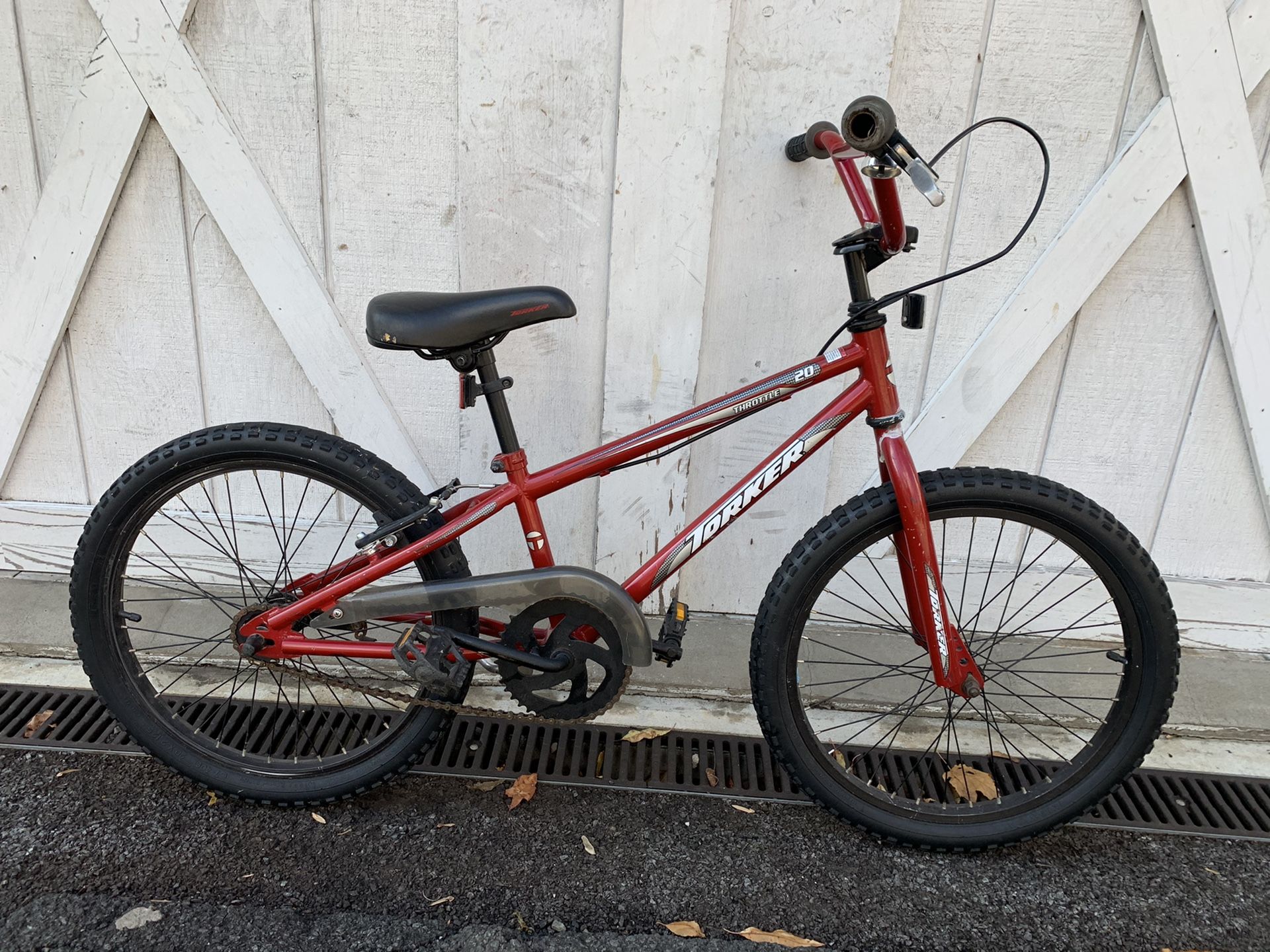 Torker throttle 20” BMX red boy bike