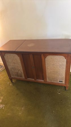 Console stereo from 1960s in Panorama city Ca