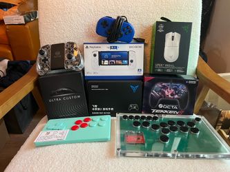 Barely used controllers and mouses!
