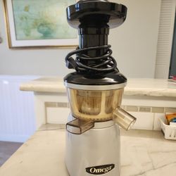Omega Juice Extractor excellent comditiom please check out my other Iems