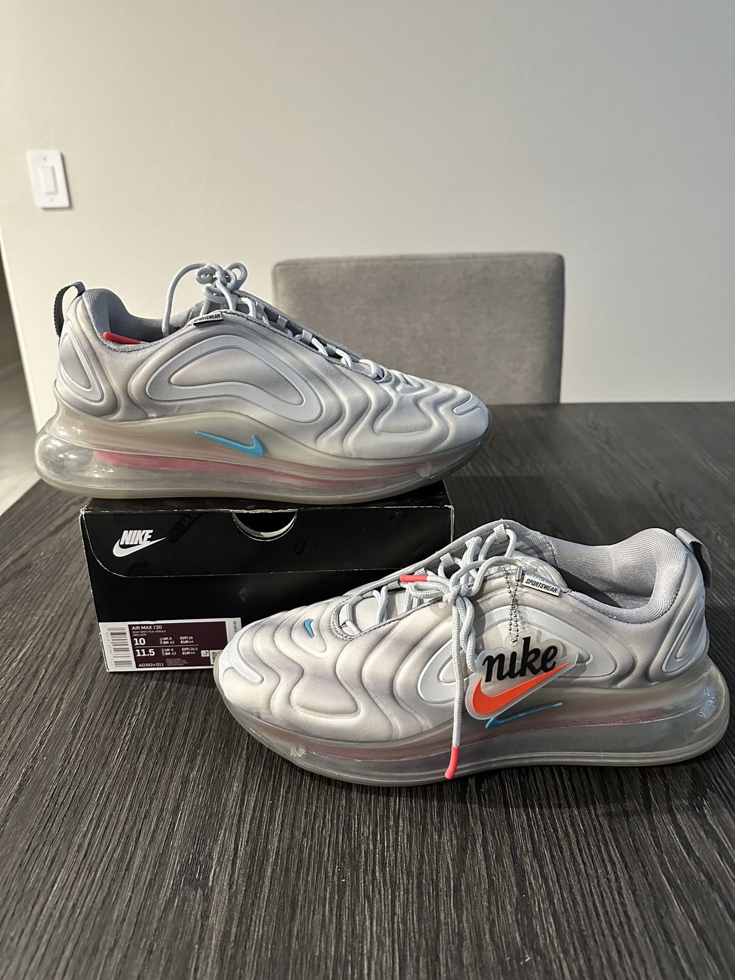 Size 10 Nike Air Max 720 Rainbow