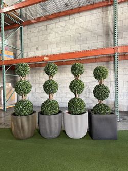 Planters with artificial plants / Limited Quantity