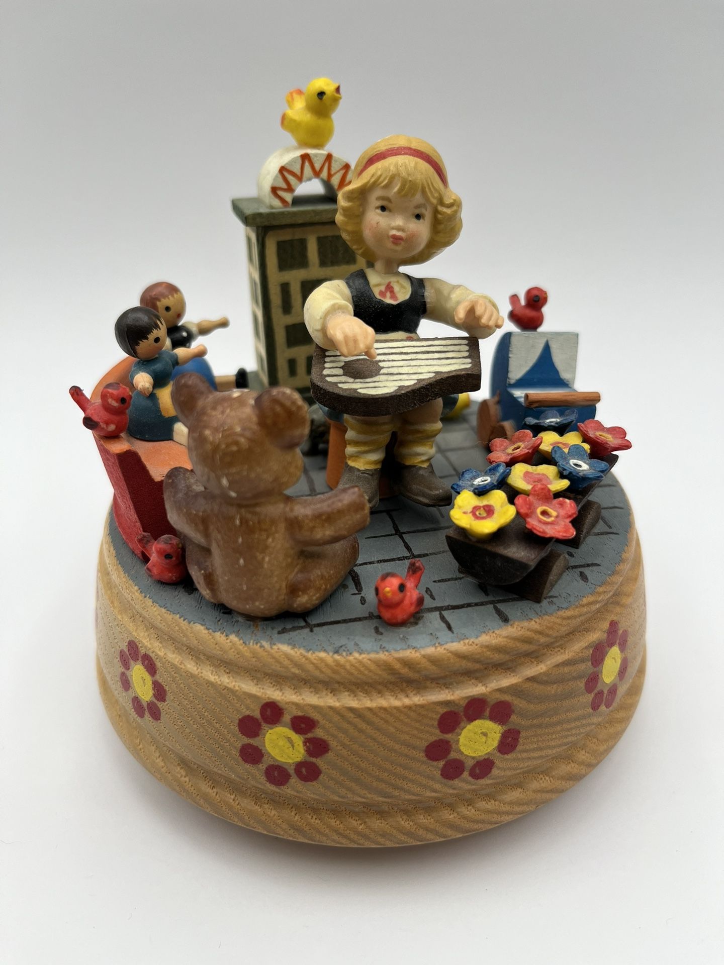 Vintage ANRI WOODEN MUSIC BOX PLAY: “My Favorite Things”