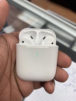 Apple AirPod 2 wireless headphone