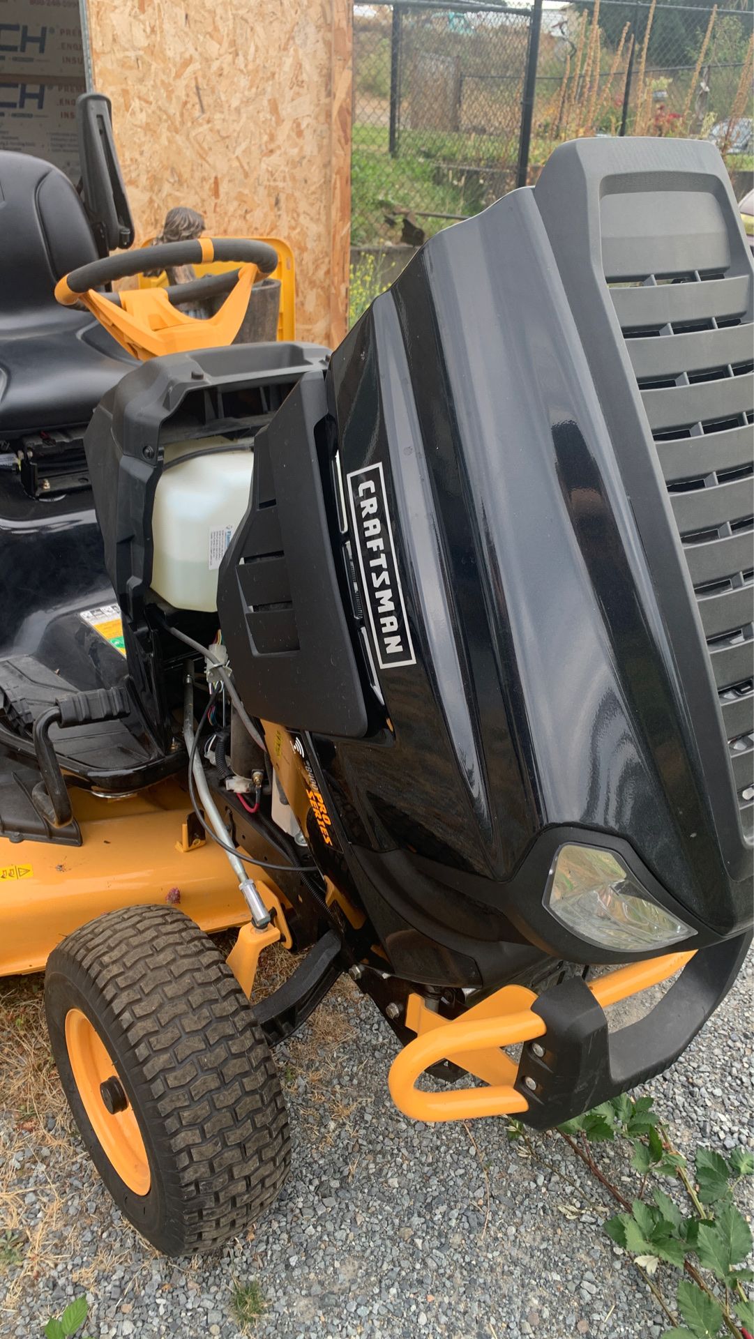 G 8400 pro series craftsman 3bag riding lawn mower for Sale in Graham