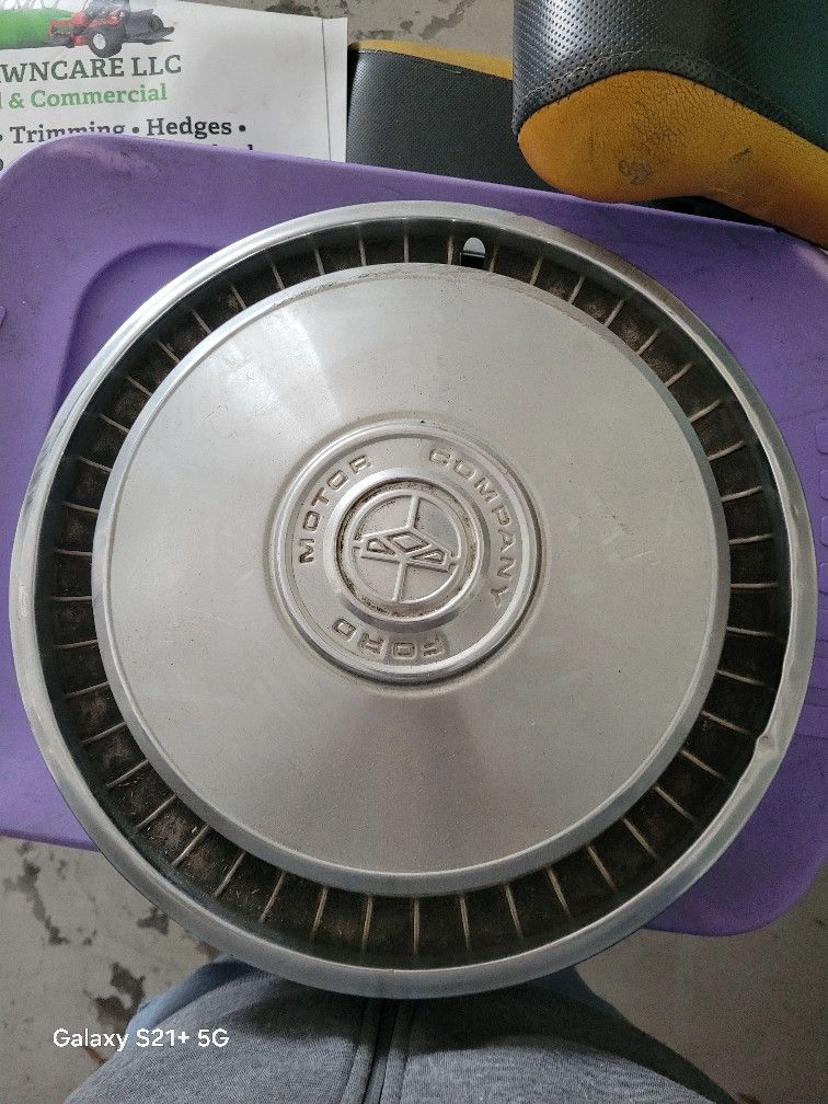 Ford Mustang 1970 Hubcaps