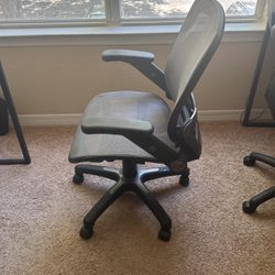 ergonomic office chair with lumbar support (mint condition)