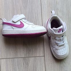 Nike Court Borough Low Recraft (TD) toddler girls' sneaker in white and hot fuchsia/laser fuchsia. Size 8 Toddler 