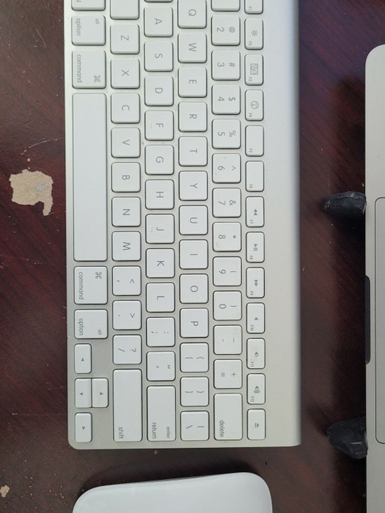 Apple A1314 Keyboard And A1296 Mouse $60
