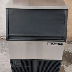 Commercial 260 Lbs Ice Machine Maker 