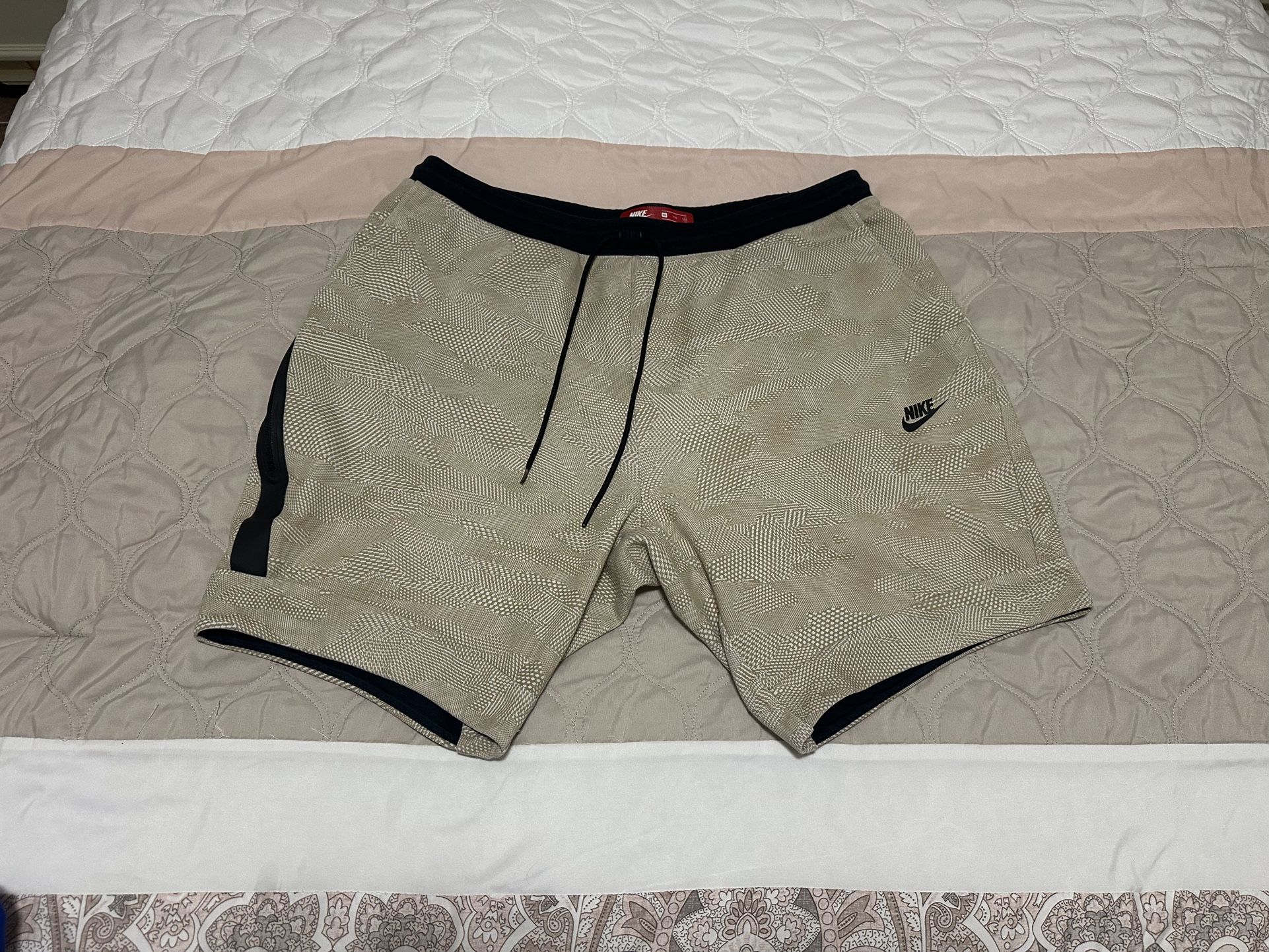 Nike Tech Shorts 2XL