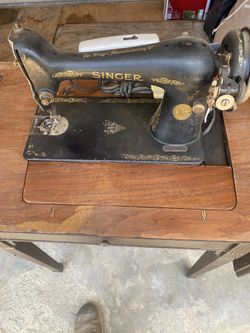Vintage Sewing Machine From 1940’