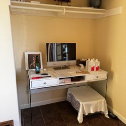 White Desk 