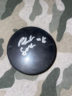 signed hocky puck