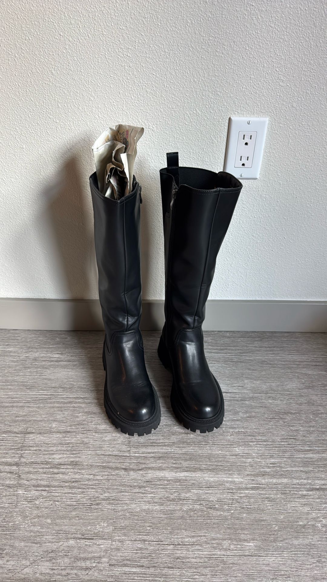 Brand New Women’s 7.5 Rubber Boots