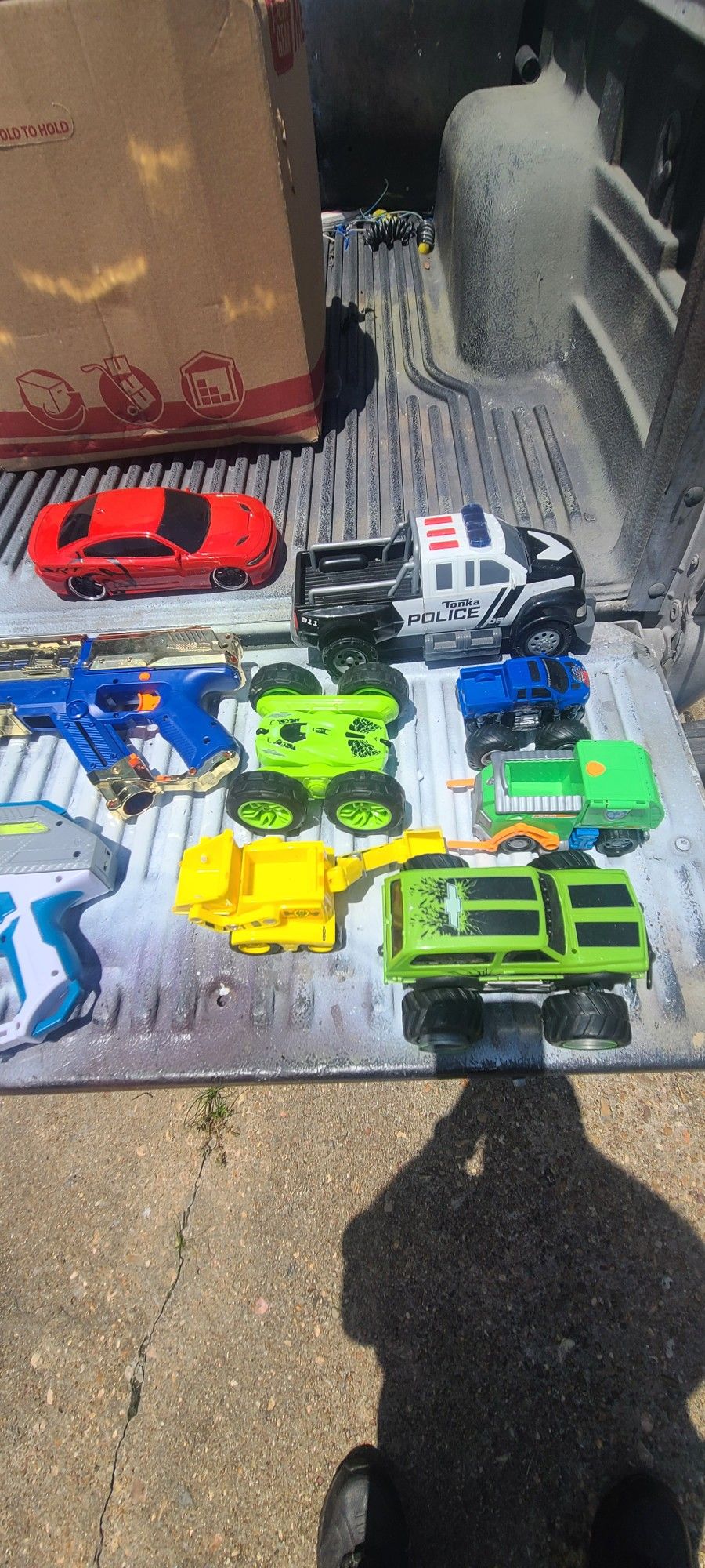 BOX OF KID'S TOY'S (NERF GUNS & CARS ).