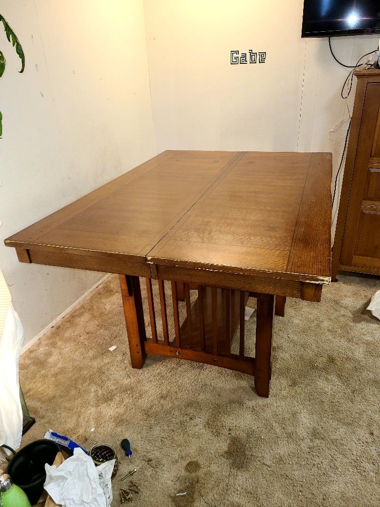 Bar Height Table With 8 Chairs $100