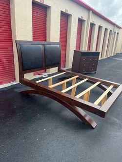 QUEEN PLATFORM DARK BROWN BEDROOM SET with mattress