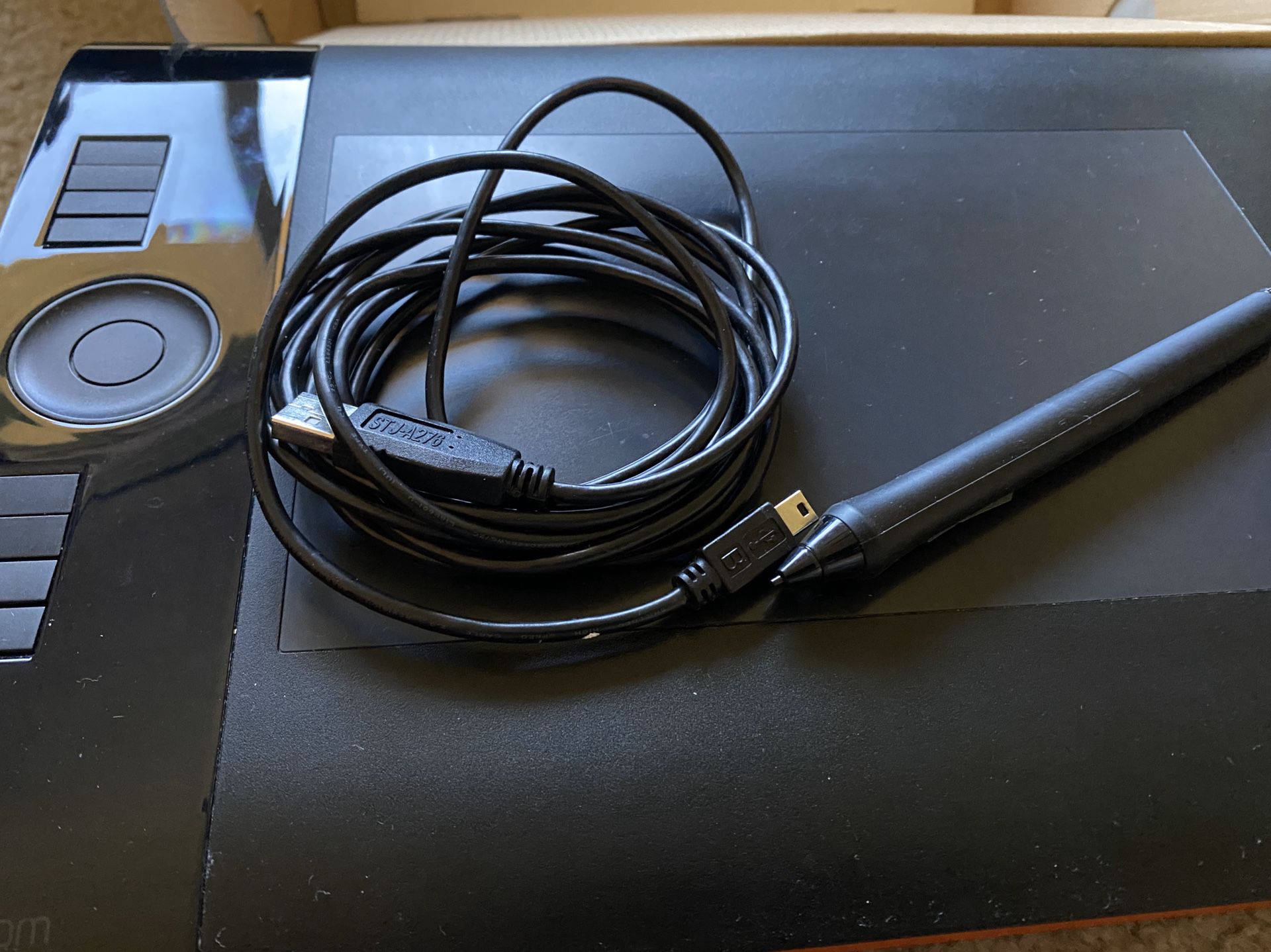 Wacom Intous4 PTK-640, everything in order. Mint condition)