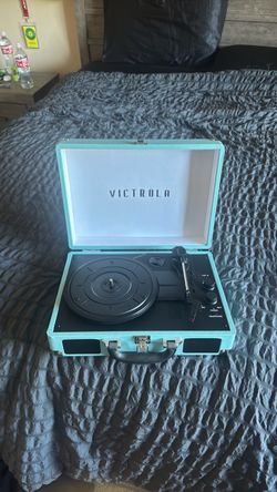 Victrola 3 speed Bluetooth suitcase record player