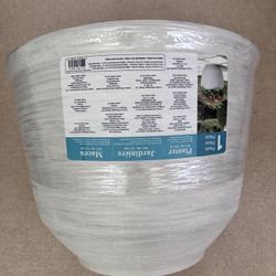 22.1-inch Round Resin Planter ($25 Each)