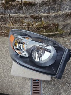 Headlight RAM 06-08