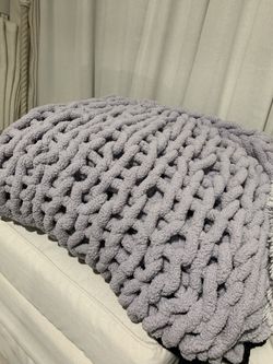 Chunky Knit Lap Throw Blanket 🩶💜