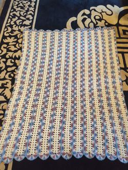 Crochet Afghan With Scalloped Edges