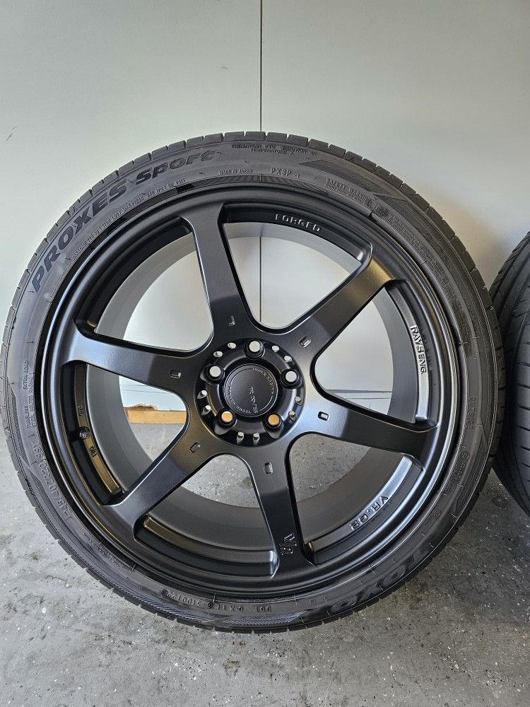 20x9 and 20x10 Volk Racing G2 Forged Wheels - 5x120 With Toyo Tires. Rare Discontinued