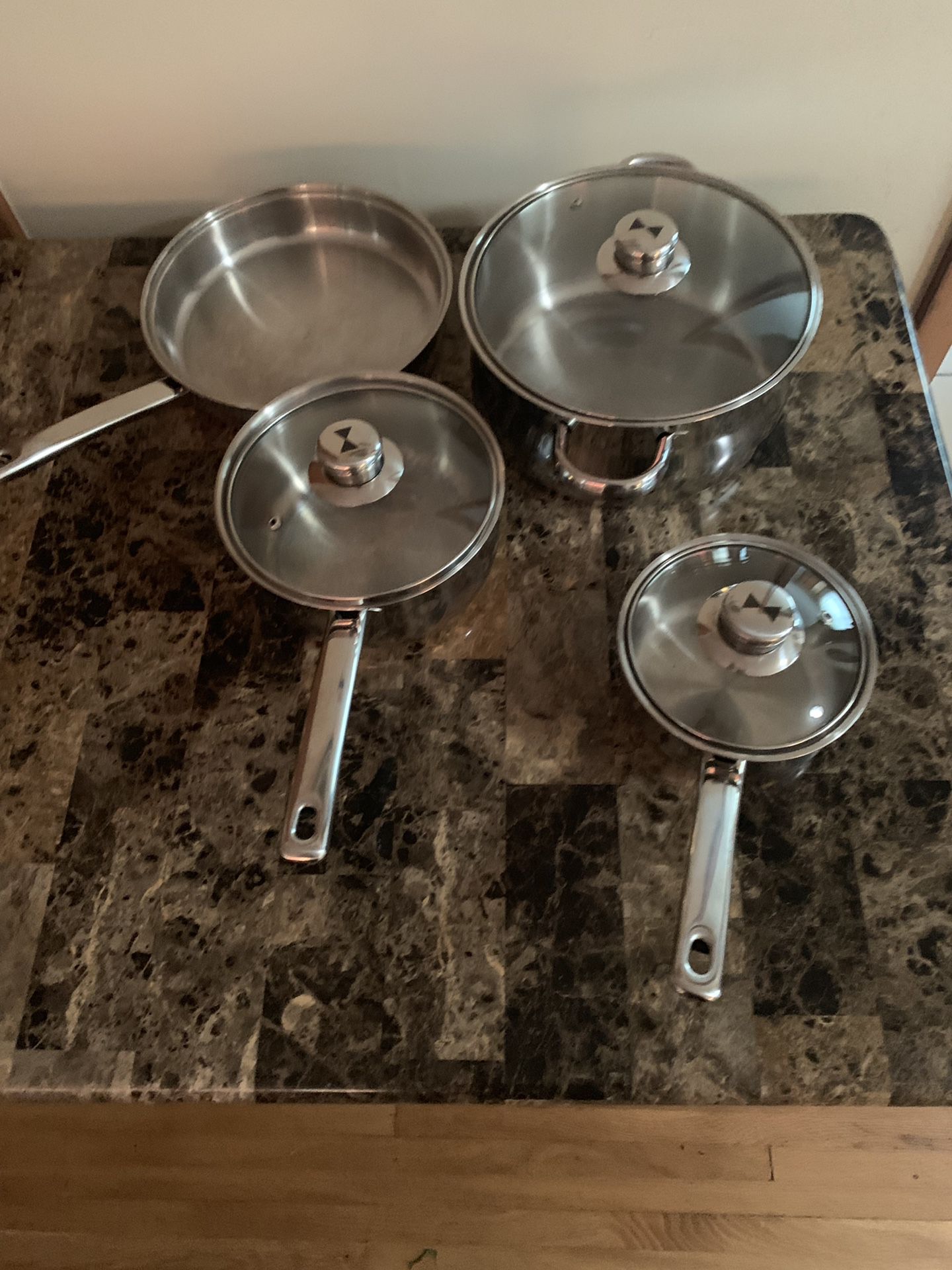 four stainless steel used for Couple time Tuxton brand