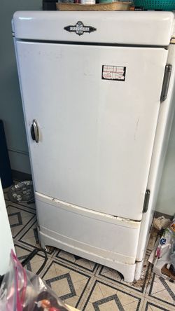 1940s Vintage GM Frigidaire (no Gas)