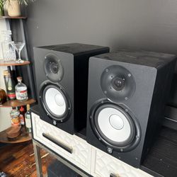 Yamaha HS7 Monitors