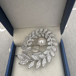 Shiny Cubic Zirconia Brooch Pins with Freshwater Pearl for Women， Fashion Brooch