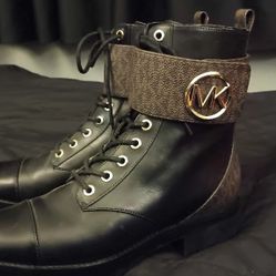Woman's MICHAEL KORS Boots