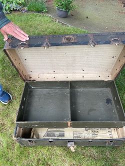 Vintage military style foot locker trunk
