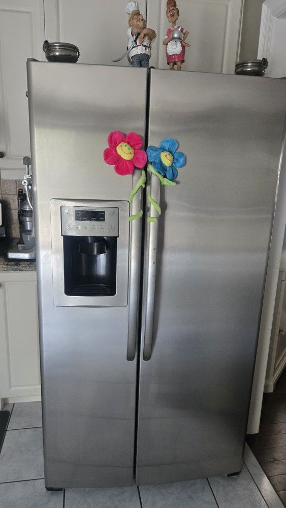 GE Full-size Refrigerator