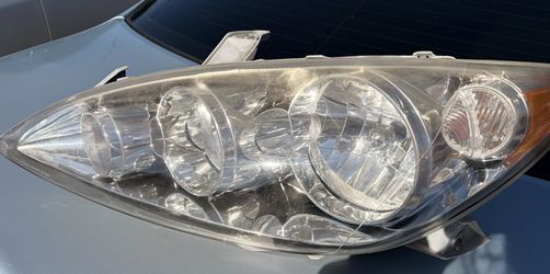 2005 Toyota Camry Headlight – OEM