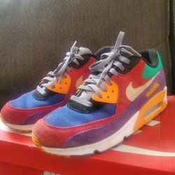 NIKE