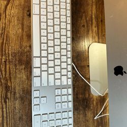 Full size Apple wired USB keyboard with number pad