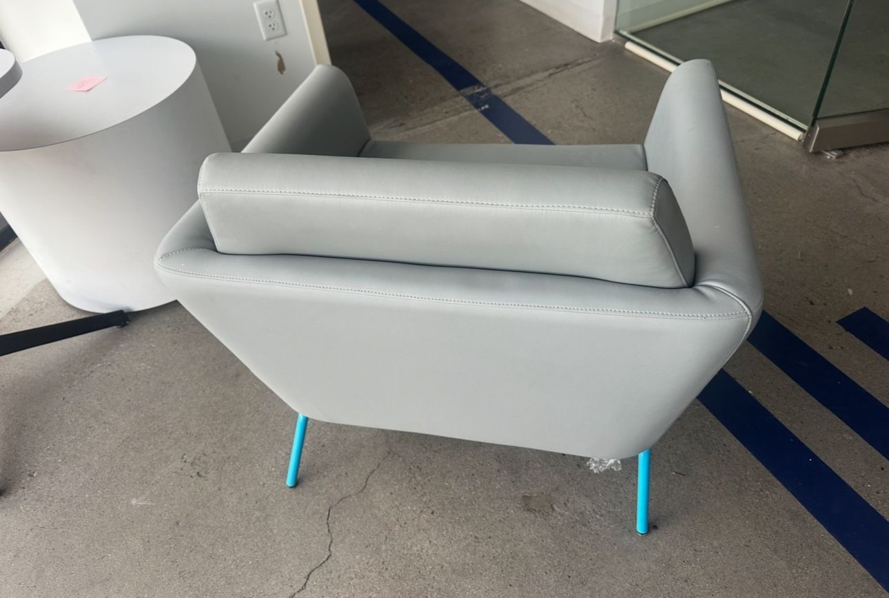 Commercial Grade Guest Lobby Waiting Room Leather Chair / Side Table Office Furniture 