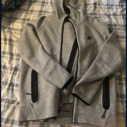 NIKE TECH Jacket + Pants SIZE L (jacket + pants)