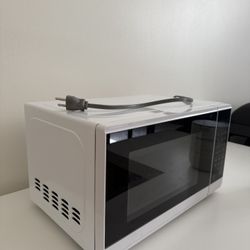 Microwave – 1000W – Great Condition – $45 – Brookline Pickup