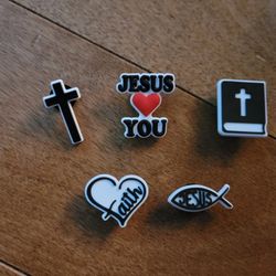 Lot Of 5 Croc Charms I Love Jesus 