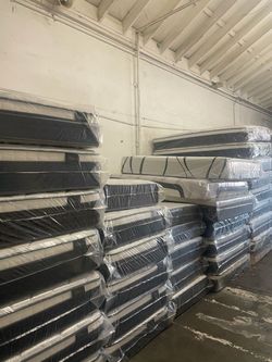 Full Size Mattress Pillow Top 12"    New Mattress In A Plastic Sealed we offer same day delivery